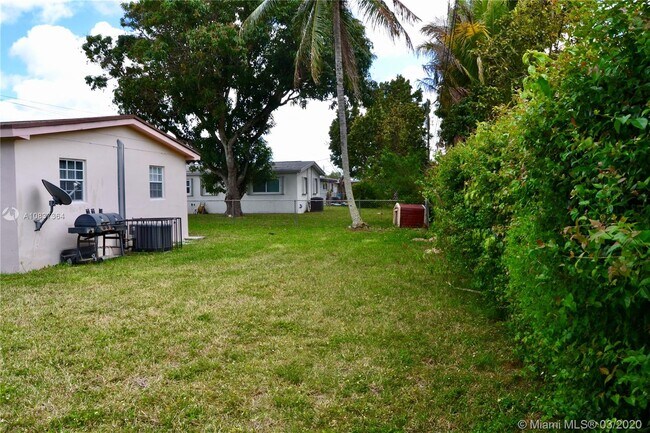 Foto del edificio - 18920 NW 19th Ave