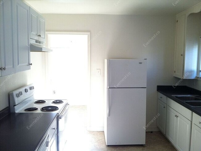 Building Photo - 2110 Harwood St