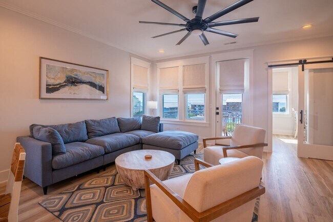 Foto del edificio - OFF-SEASON FURNISHED BEACH HOUSE AVAILABLE THRU BEGINNING OF APRIL