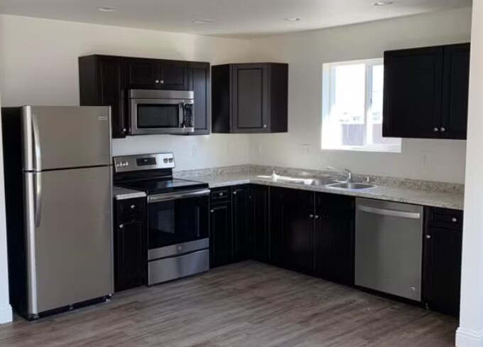 Primary Photo - 802-804 W 6TH ST