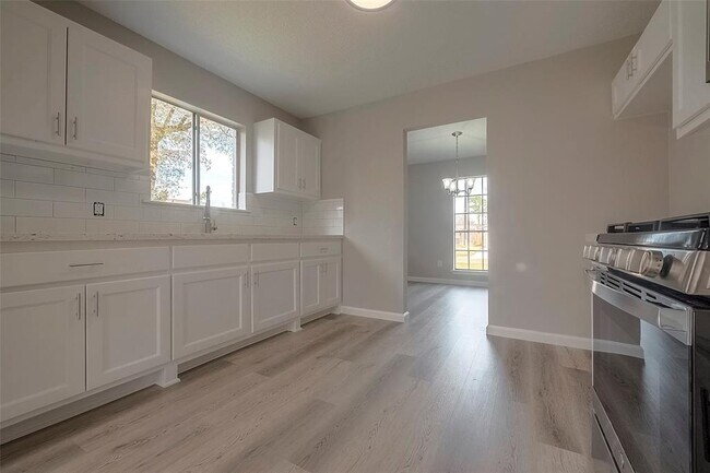 Building Photo - 10150 Valley Wind Dr