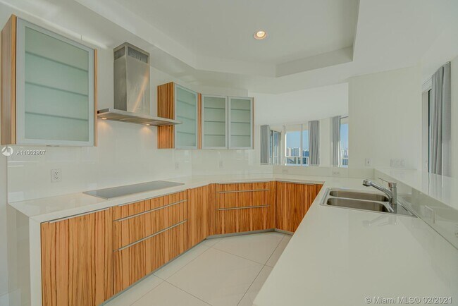 Foto del edificio - 4100 Island Blvd