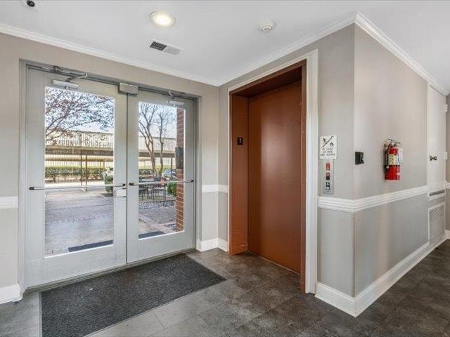 Building Photo - 580 S Main St