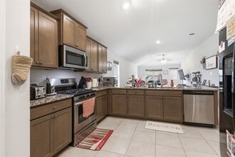 Building Photo - 490 Terra Vis Cir