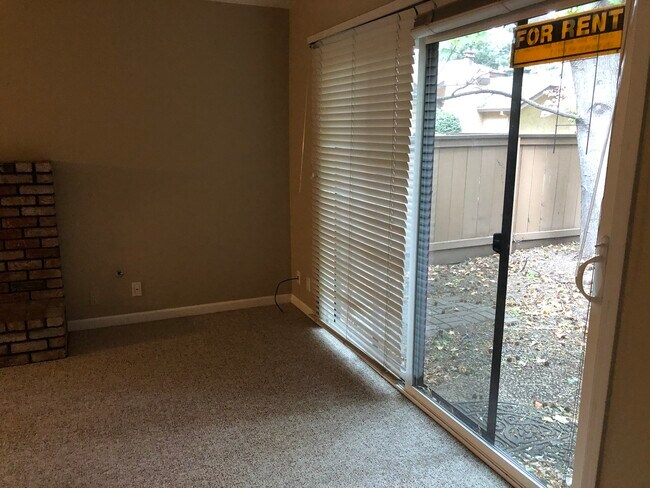 Building Photo - 2637 Castlewood Ct