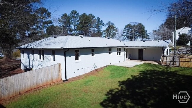 Photo - 1092 West Lake Dr House