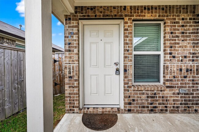 Foto del edificio - 7719 Cedar Birch Dr