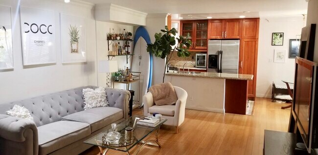 Living Room + kitchen - 1154 S Barrington Ave