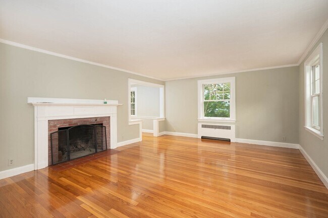 Building Photo - 99 Fairway Dr