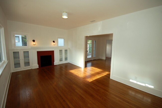 Foto del edificio - 4956 N North Maywood Ave