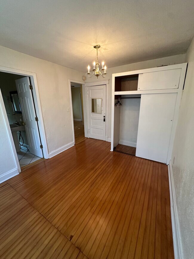 Dormitorio - 4227 Greenwood Pl