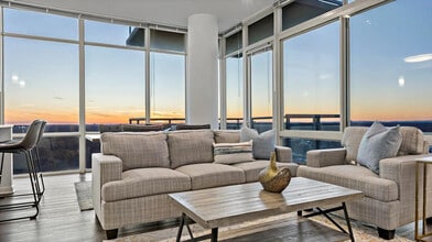 Building Photo - 1556 Spring Hill Rd