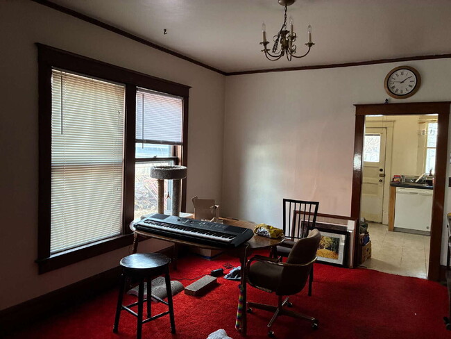 Building Photo - 3 bed 1 bath near UWEC! Available June 1st