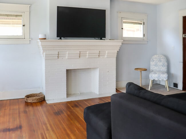 Building Photo - 248 Hartwell Rd