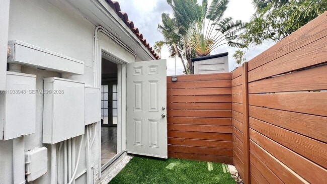 Foto del edificio - 1501 Calais Dr