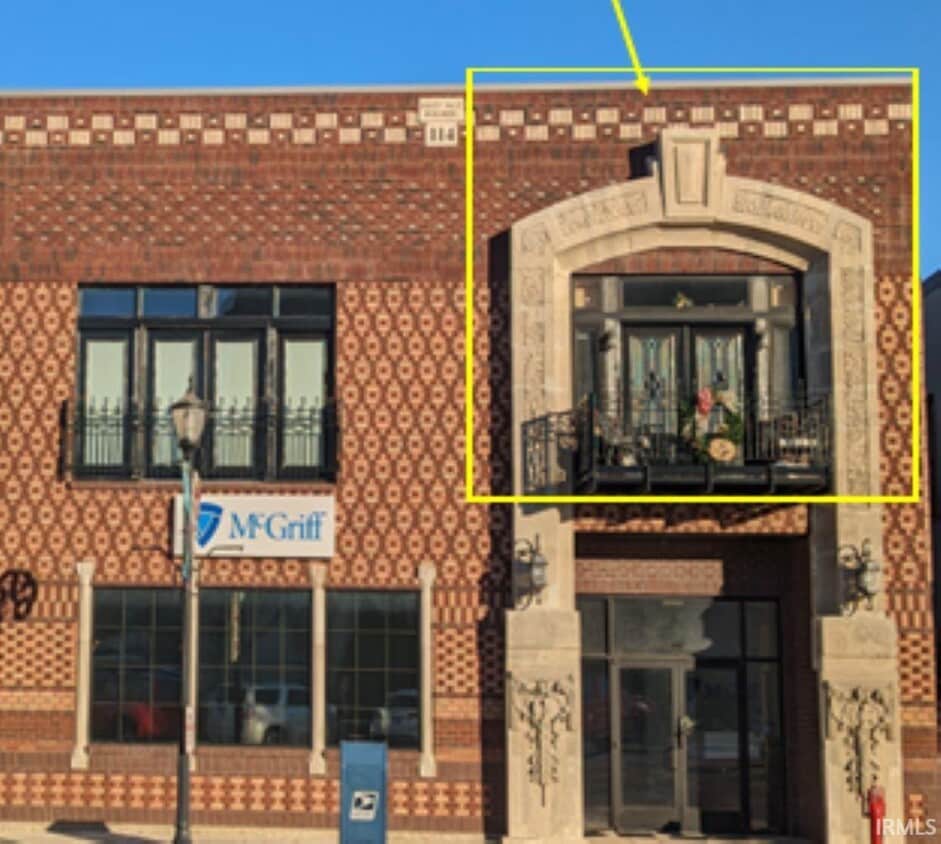 Primary Photo - 114 W Walnut St