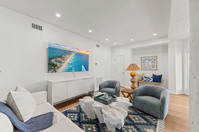 Foto del edificio - 169 Pompano St