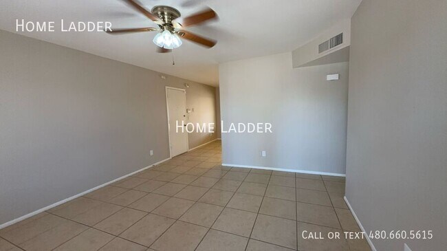 Foto del edificio - 3213 E Hartford Ave