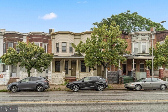 Building Photo - 304 E 25th St