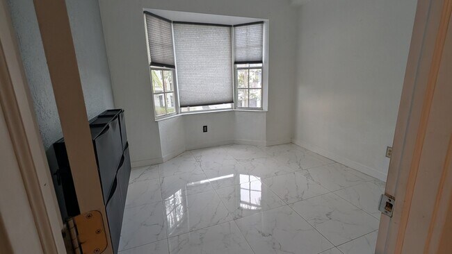 Foto del edificio - 721 SW 148th Ave