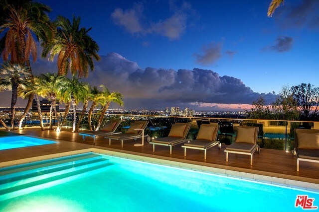 Foto del edificio - 9444 Sierra Mar Pl