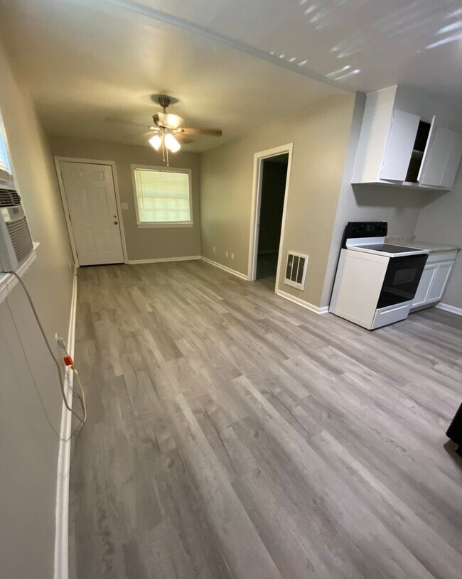 Building Photo - TN-120 Hadley