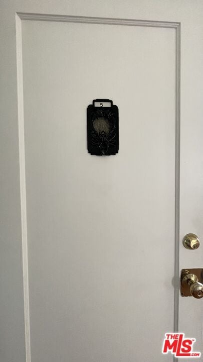 Building Photo - 444 N Sycamore Ave