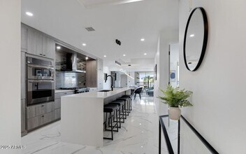 Building Photo - 7157 E Rancho Vista Dr