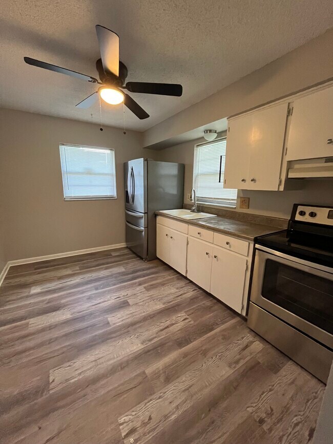 Building Photo - 436 Marimar St