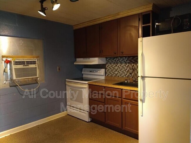 Foto del edificio - 2441 N Pine Ave