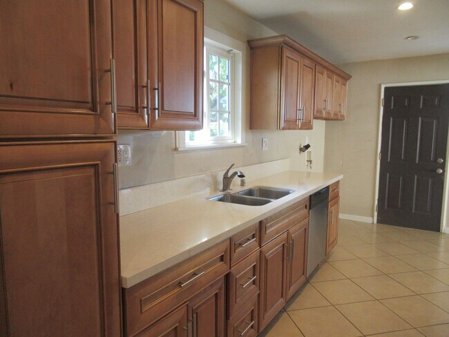 Foto del edificio - Duggan Property Management, Inc presents t...