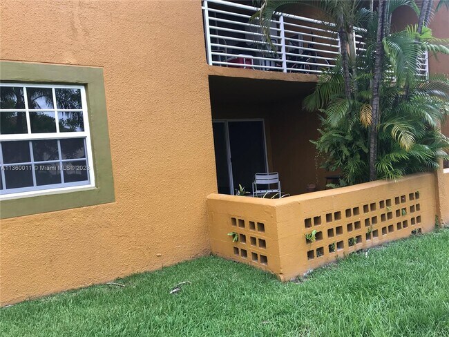 Building Photo - 9731 Fontainebleau Blvd