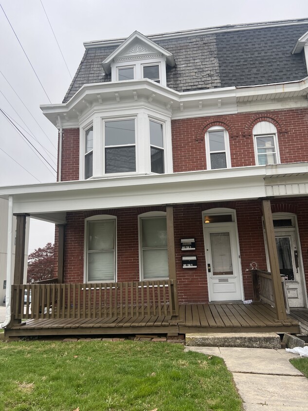 Front of property - 739 N George St