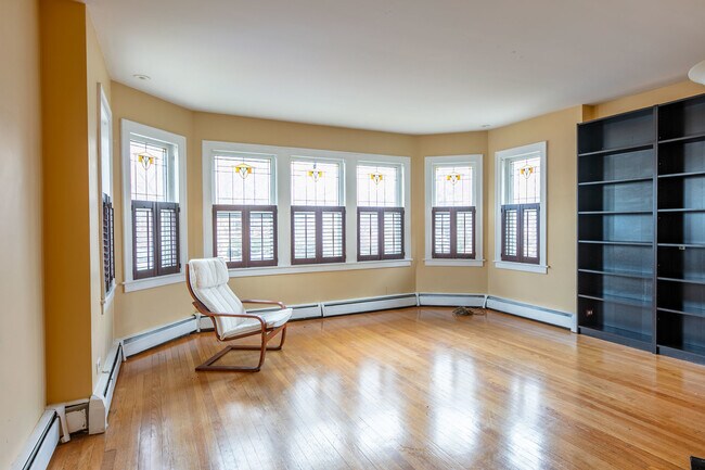 Foto del edificio - 1739 N New England Ave
