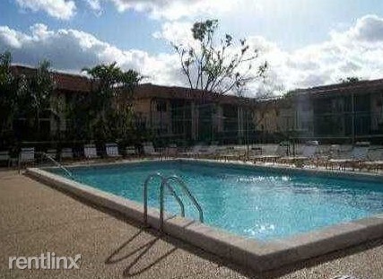 Foto del edificio - 10492 NW 10th St