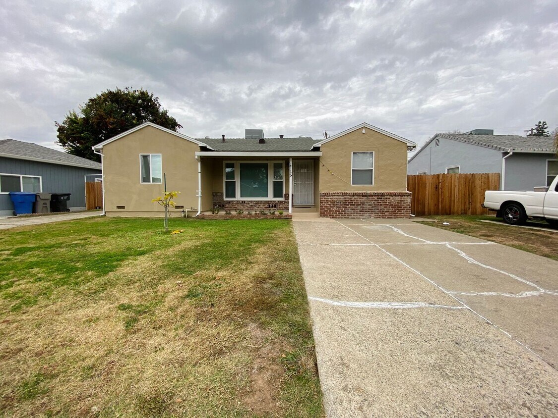 Primary Photo - Lovely Remodeled Home