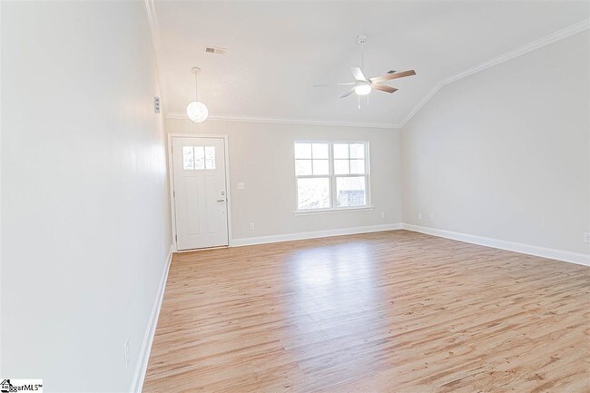 Foto del edificio - 739 Cool Creek Dr