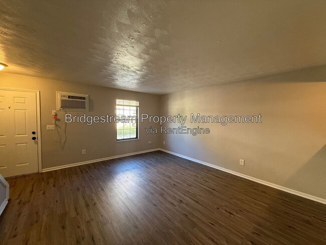 Building Photo - 155 Forest St