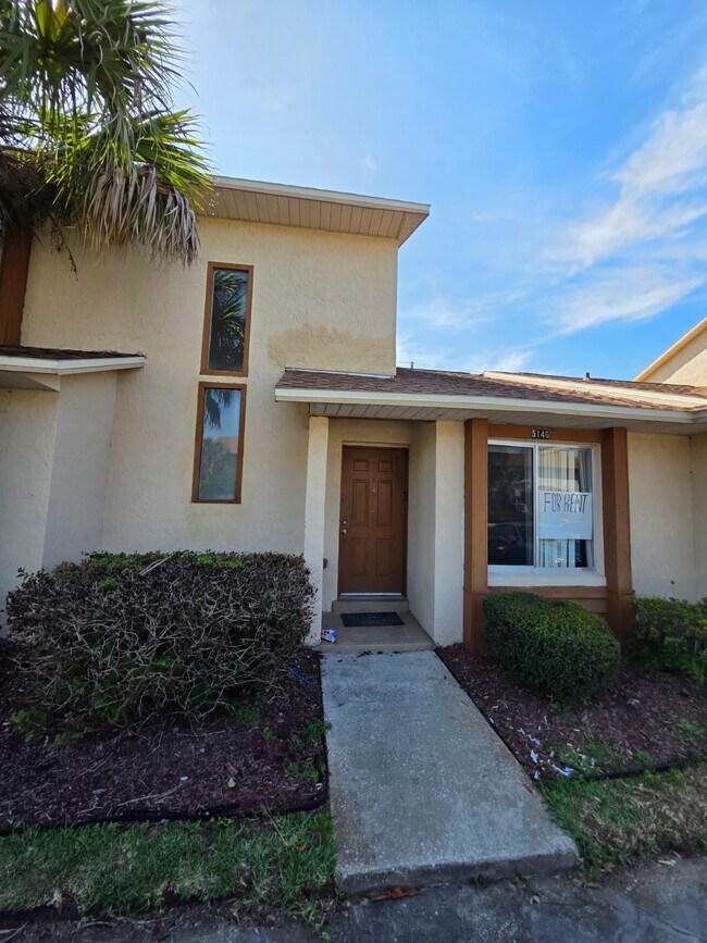 Building Photo - 5146 La Mancha Ct