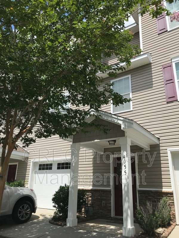 Building Photo - 4055 Hartland St