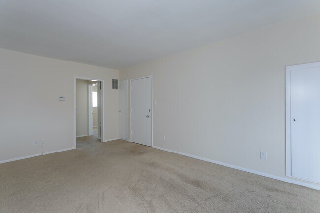 Building Photo - 485 S Los Robles Ave