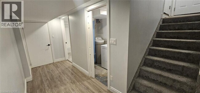 Building Photo - 427 Krug St