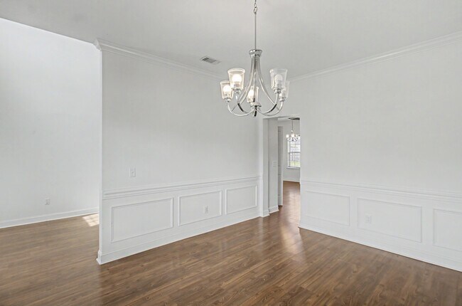 Building Photo - 390 Fairview Cir