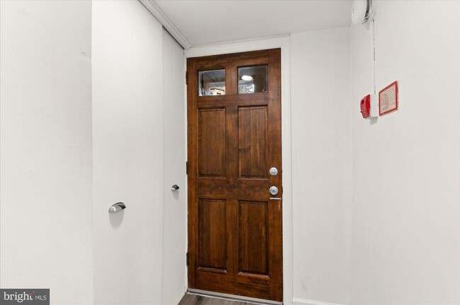 Building Photo - 1734 Q St NW