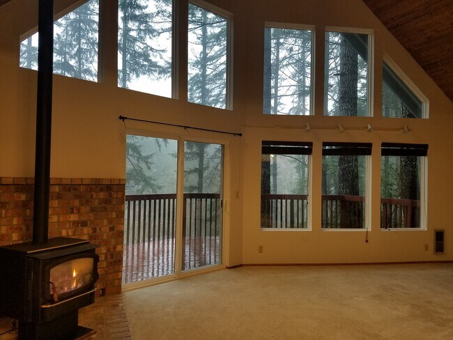 Building Photo - Very Cool 3 BD 2 Bath Bremerton Home for Rent