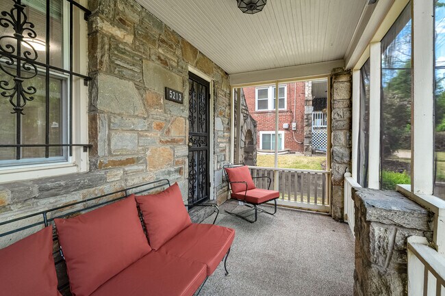 Foto del edificio - 5213 Blaine St NE