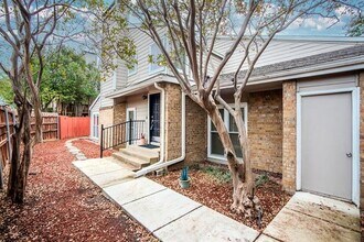 Building Photo - 2724 Meadowstone Ct