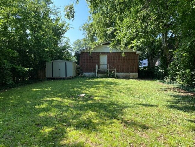 Photo - Lovely 2 Bed Duplex by Fisk - 5 Min From Downtown House