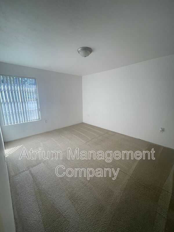 Foto del edificio - 1220 NW 12th St