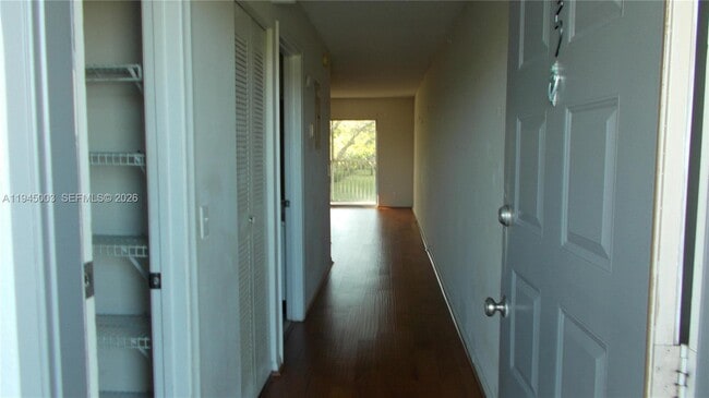 Foto del edificio - 1400 SW 124th Terrace